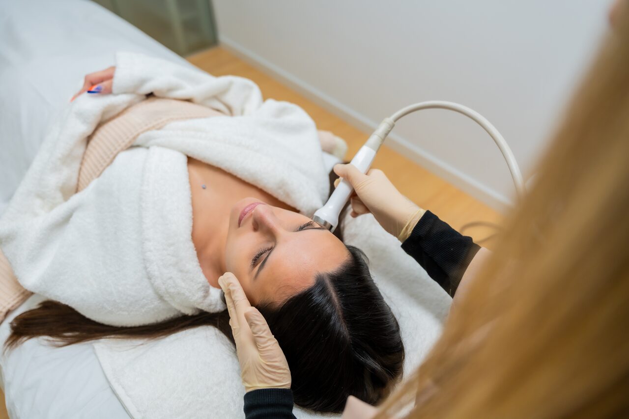 Ultraschall Facial im Kosmetikstudio larcosmetic in Wien Liesing